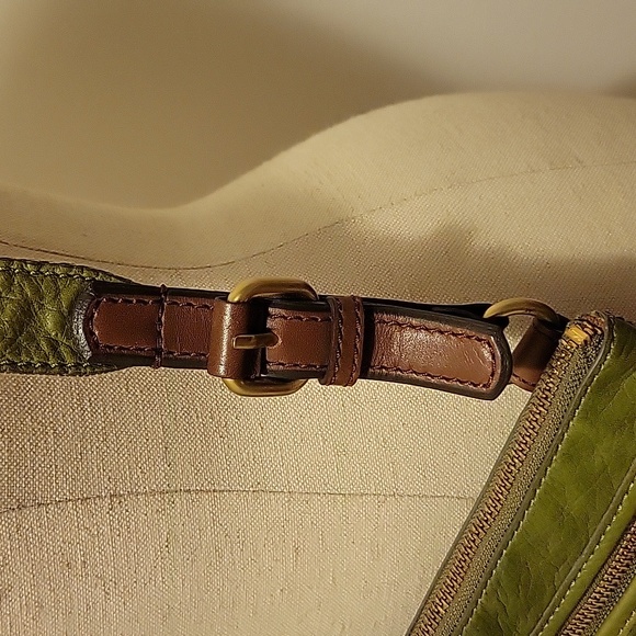 NWT: Leather Fossil Explorer Crossbody - Picture 9 of 16